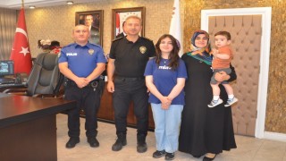 Emniyet Müdürü Saraçtan bursluluk sınavı birincisi polis çocuğu Ayşenura hediye