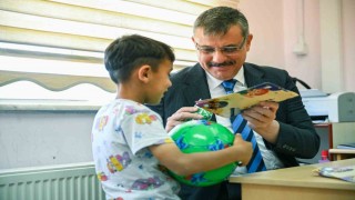 Erzurumda köy okulunda karne heyecanı