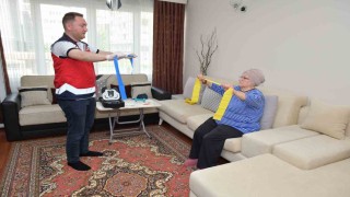 Esenyurt Belediyesinden aldığı fizik tedavi hizmeti ile 30 yıl sonra koltuk değneğinden kurtuldu