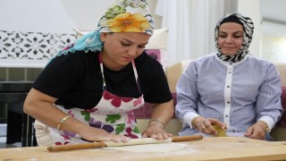 Ev Kadınları Geleneksel Baklava Yapımını Kazanca Dönüştürdü