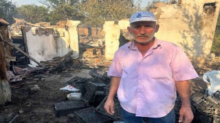 Evini yanmaktan su hortumu ile kurtardı