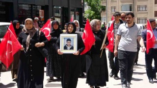 Evlat nöbetindeki aileler: Umutla çocuklarımızı bekliyoruz