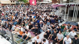 Eyüp Sultan Camiinde bayram namazı yoğunluğu