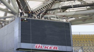 Fenerbahçe stadındaki scoreboardlar yenileniyor