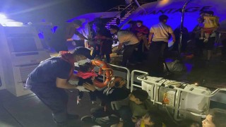 Fethiye açıklarında arızalanan lastik bottaki düzensiz göçmenler kurtarıldı