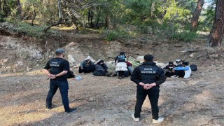 Fethiye Kayaköyde 1i çocuk 10 düzensiz göçmen yakalandı