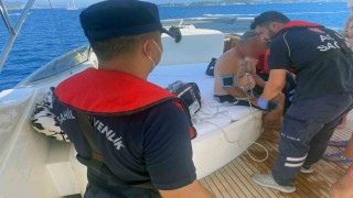 Fethiyede 2 vatandaşa denizden tıbbi tahliye gerçekleştirildi