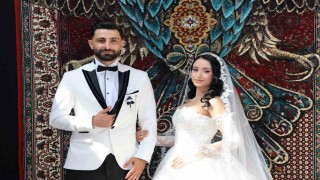 Fotoğraf çekimine gelen gelin ve damat festivale renk kattı