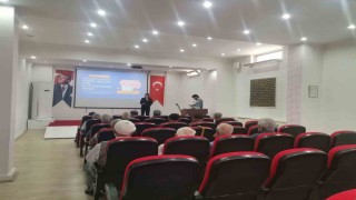 FÜ öğrencileri yaşlılarla buluştu
