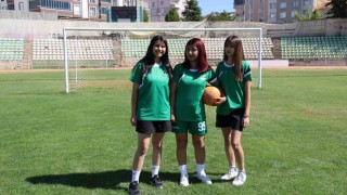 Futbol erkek işi diyenlere cevabı sahada verdiler
