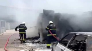 Galatasaray Konteyner Kentte yangın: 5 konteyner ile 1 araç yandı