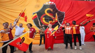Galatasarayın 25. şampiyonluğu Senegalde coşkuyla kutlandı