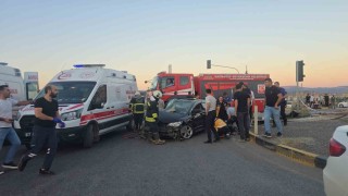 Gaziantepte tır ile otomobil çarpıştı: Nişanlı çift yaralandı