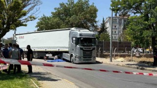 Gaziantepte tırın altında kalan motosikletteki 2 kişi hayatını kaybetti