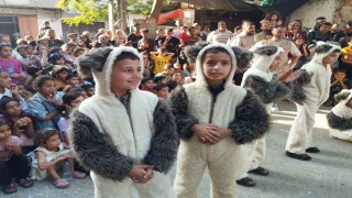 Gazzede çocuklar, İsrail saldırıları gölgesinde Kurban Bayramını kutladı