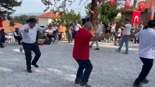 Gediz Gürlek Köyünde hem şenlik hem taş ocağı protestosu