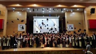 Geleceğin sağlıkçıları diplomalarını aldı