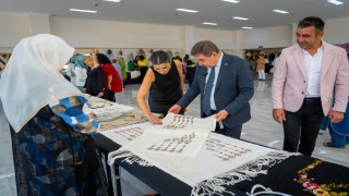 Gölbaşı Belediyesi kursiyerlerin ürünlerini sergiledi