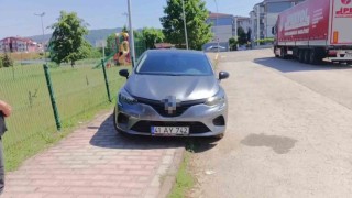 Gölcükte çarpışan araçların sürücüleri yaralandı