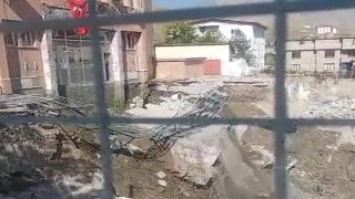 Hakkaride adliye binasının girişinde çökme