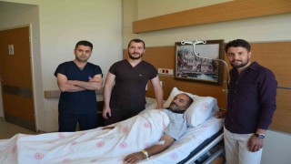 Hastanın böbreğinden 23 santimlik kist çıkarıldı