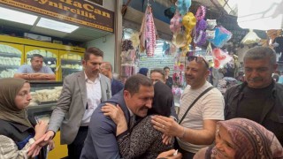 Hatay Valisi Masatlı tarihi Uzun Çarşıda esnafla son kez bayramlaştı