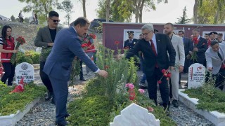 Hatayda bayram arefesinde depremlerde ölenlerin mezarları ziyaret edildi