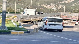 Hatayda seyir halindeki tırın dorsesi çıktı