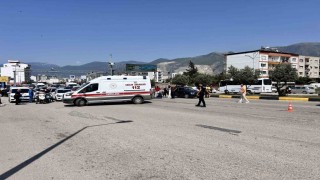 Hatayda yolun karşısına geçmeye çalışan yaşlı kadına otomobil çarptı