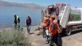 Hazar gölü etrafında 40 ton çöp toplandı