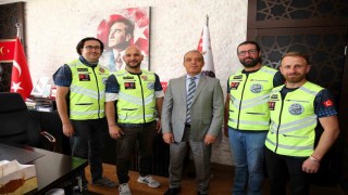 Hazırladıkları sosyal sorumluluk projelerini Emniyet Müdürü Erola sundular