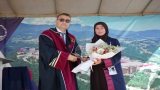 Hem hafız oldu hem fakülteyi birincilikle bitirdi