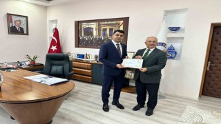 Hisarcık Kaymakamı Bahardan milli eğitim çalışanlarına başarı belgesi