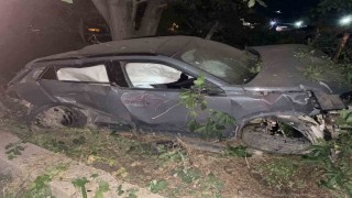 Hurdaya çıkan otomobilden yaralı kurtuldu