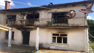 Hüyükte korkutan ev yangını