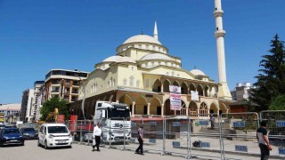 Hz. Ömer Cami esnafı dükkanları boşaltıyor