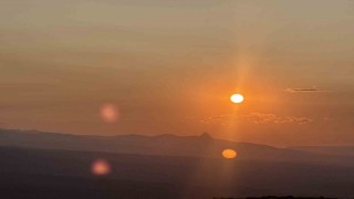 Iğdırda Tekelti Dağında gün batımı görsel şölen oluşturdu