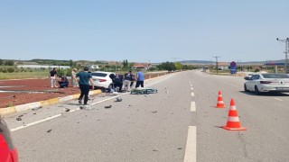 İki otomobil kavşakta çarpıştı: 1 ölü, 4 yaralı