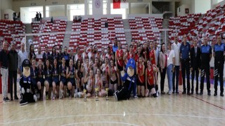 İl Emniyet Müdürlüğü tarafından düzenlenen voleybol turnuvası sona erdi