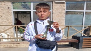 İlk kez giydiği milli formayla 5. oldu okulu tarafından ödüllendirildi