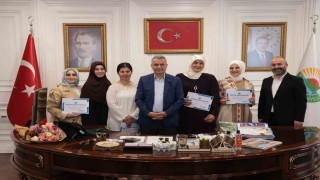 İlkadımın kadın girişimcileri belgelerini aldı