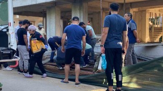 İnşaat işçisi 3. kattan demirlerin üzerine düştü