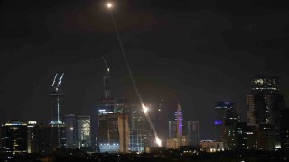 İran Devrim Muhafızları Ordusundan İsraile hipersonik Fettah-1 füzeleri ile saldırı