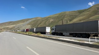 İran-İsrail gerginliği: Yüksekova Esendere Gümrük Kapısında 2 kilometre tır kuyruğu oluştu