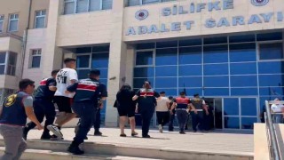İş yerlerini kurşunlayıp zarar veren 2 şüpheli tutuklandı: O anlar kamerada
