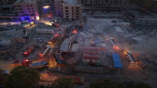 İşçilerin kaldığı prefabrik yatakhane alevlere teslim oldu