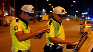 Ispartada gece denetimi: 1 saatte 117 kişi kontrol edildi