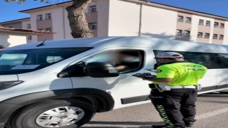 Ispartada okul çevrelerinde denetim: 64 aranan şahıs yakalandı