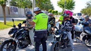 Ispartada trafik uygulamasında 10 araca ceza kesildi