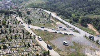 İstanbulda bayramın ilk günü mezarlıklar ziyaretçilerle doldu